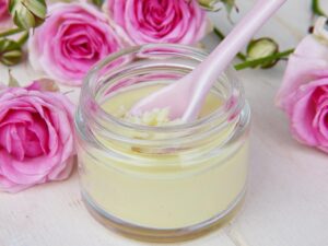 Makijaż dzienny – przewodnik po naturalnym i trwałym wyglądzie