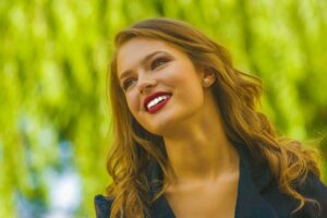 Pielęgnacja włosów farbowanych: jak utrzymać kolor i zdrowie włosów?