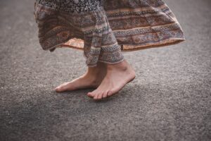 Jak zadbać o zdrowe i piękne stopy: proste wskazówki i zabiegi
